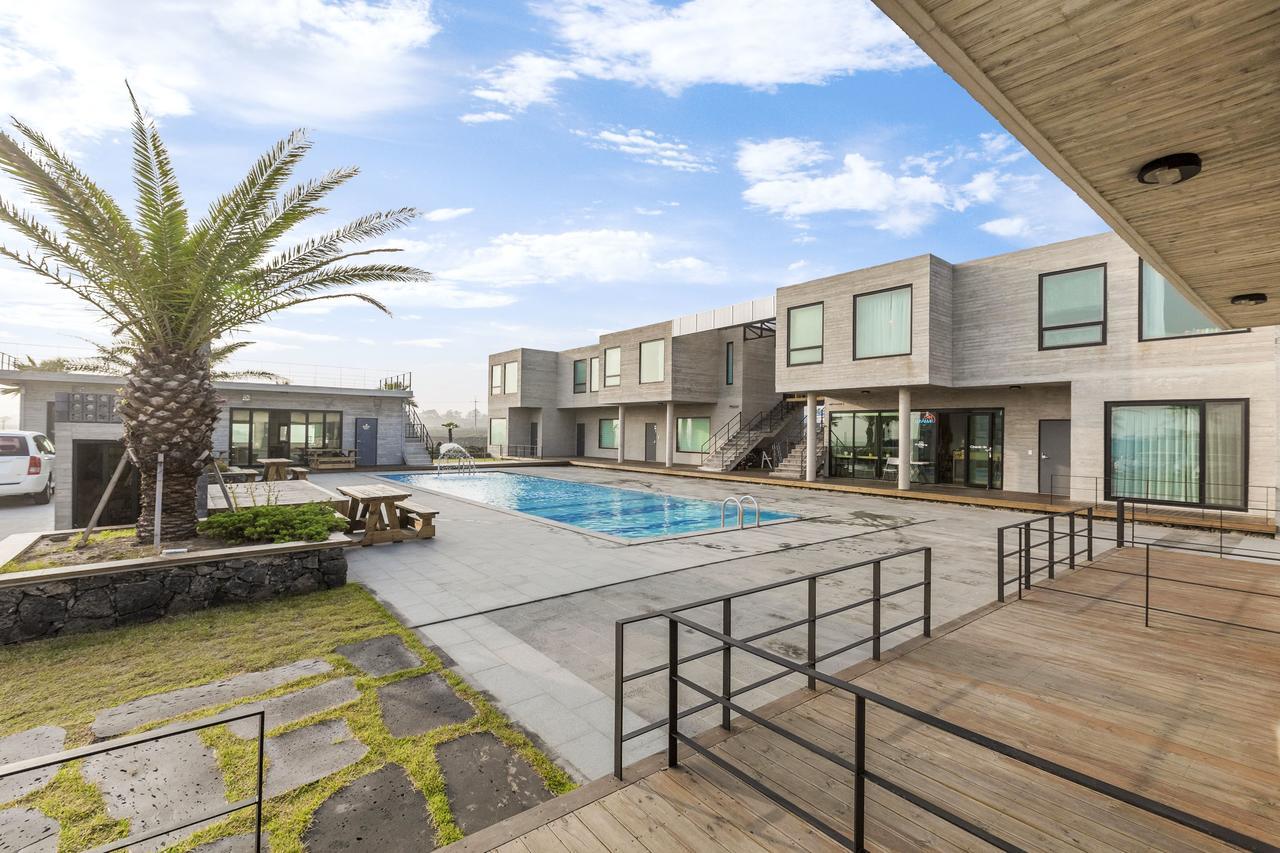 Lunamar Pension Jeju Exterior foto
