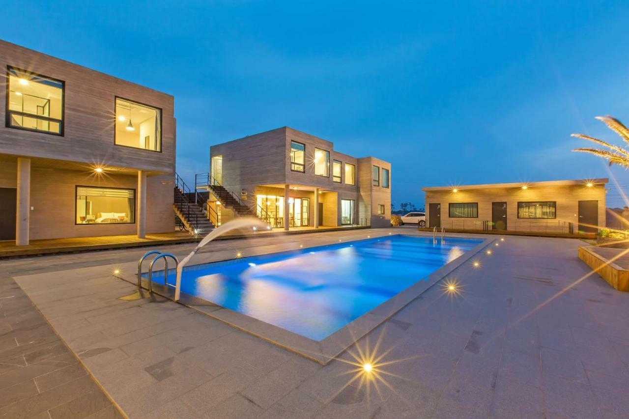 Lunamar Pension Jeju Exterior foto